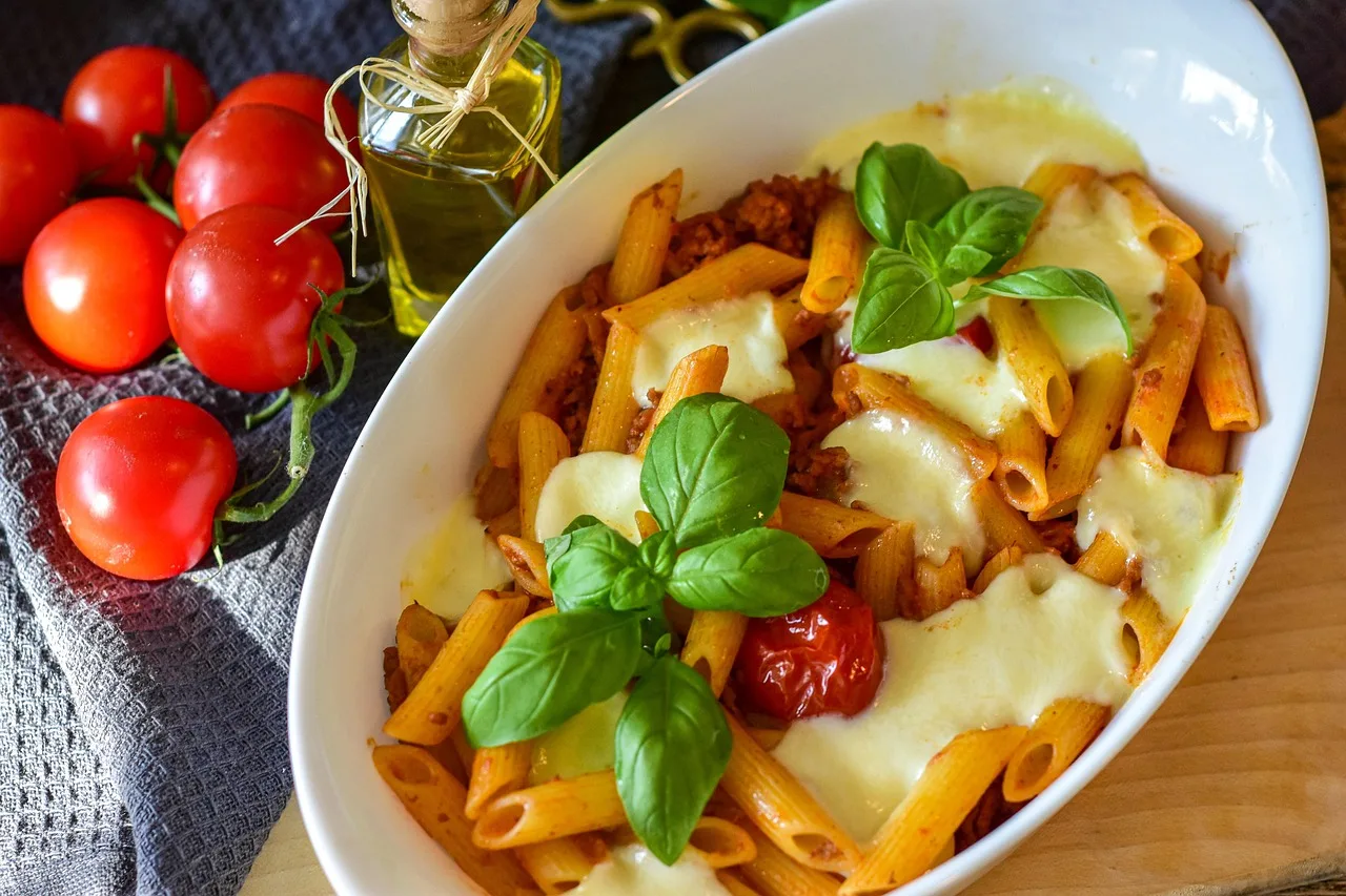 La pasta al forno della nonna: il suo ingrediente segreto che fa sciogliere tutto in bocca